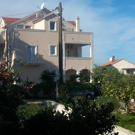 Apartment Orange Postira
